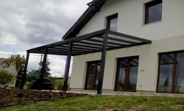 černá pergola